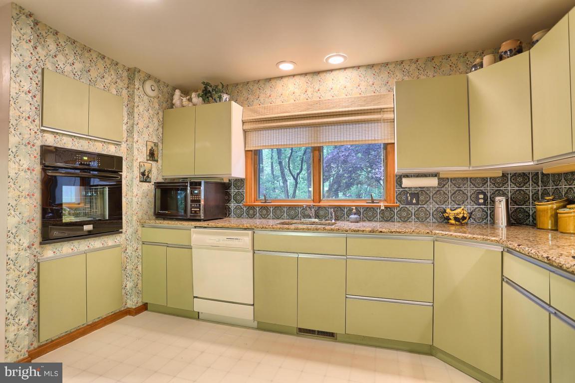 920 Forest Road Lancaster, PA 17601 - Photo 7 of 27 Gallery Image 7