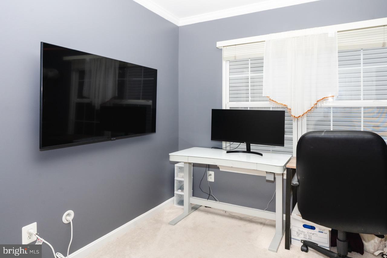 18278 Maple Spring Court Leesburg, VA 20176 - Photo 23 of 35 Modern workspace with sleek design.