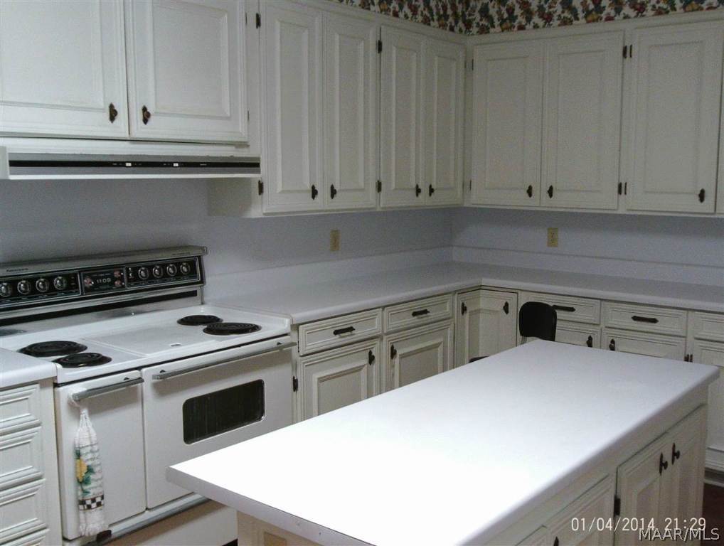 17 South Johnson Street Samson, AL 36477 - Photo 2 of 10 Kitchen