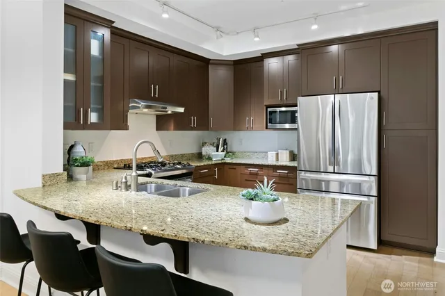 $640,000 | 18707 Southeast Newport Way, Unit 102, Issaquah, WA 98027