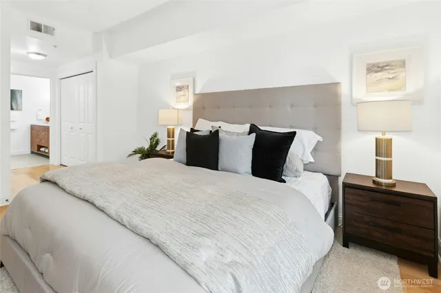 $640,000 | 18707 Southeast Newport Way, Unit 102, Issaquah, WA 98027