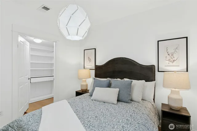 $640,000 | 18707 Southeast Newport Way, Unit 102, Issaquah, WA 98027