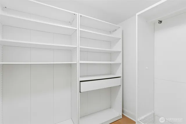 $640,000 | 18707 Southeast Newport Way, Unit 102, Issaquah, WA 98027