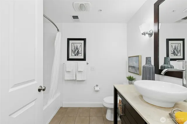 $640,000 | 18707 Southeast Newport Way, Unit 102, Issaquah, WA 98027