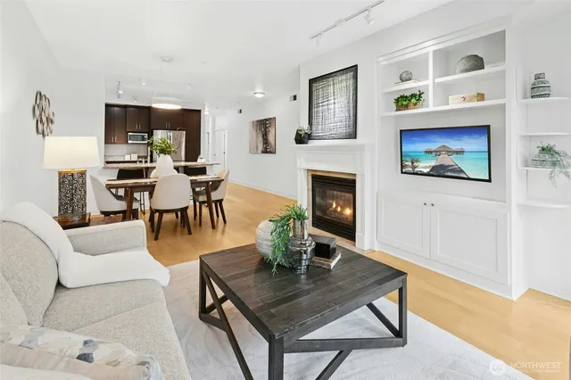 $640,000 | 18707 Southeast Newport Way, Unit 102, Issaquah, WA 98027