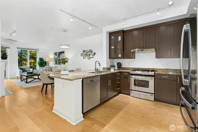 $640,000 | 18707 Southeast Newport Way, Unit 102, Issaquah, WA 98027