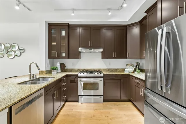 $640,000 | 18707 Southeast Newport Way, Unit 102, Issaquah, WA 98027