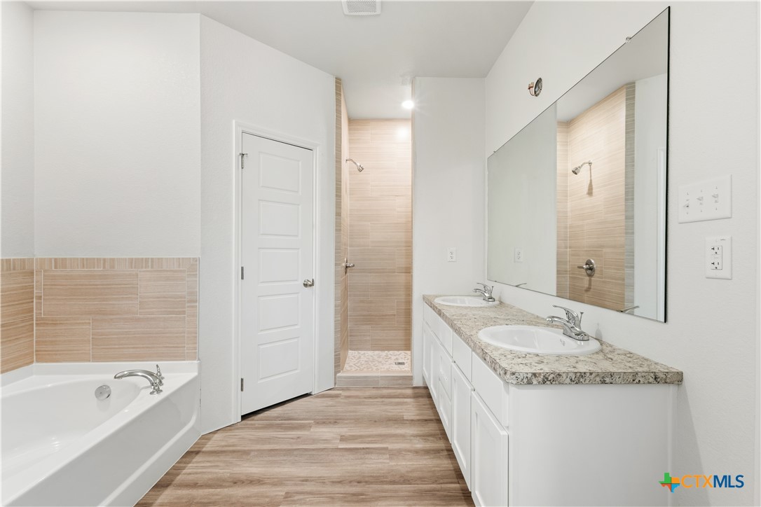 218 West Ruby Road Harker Heights, TX 76548 - Photo 21 of 34 Master Bathroom