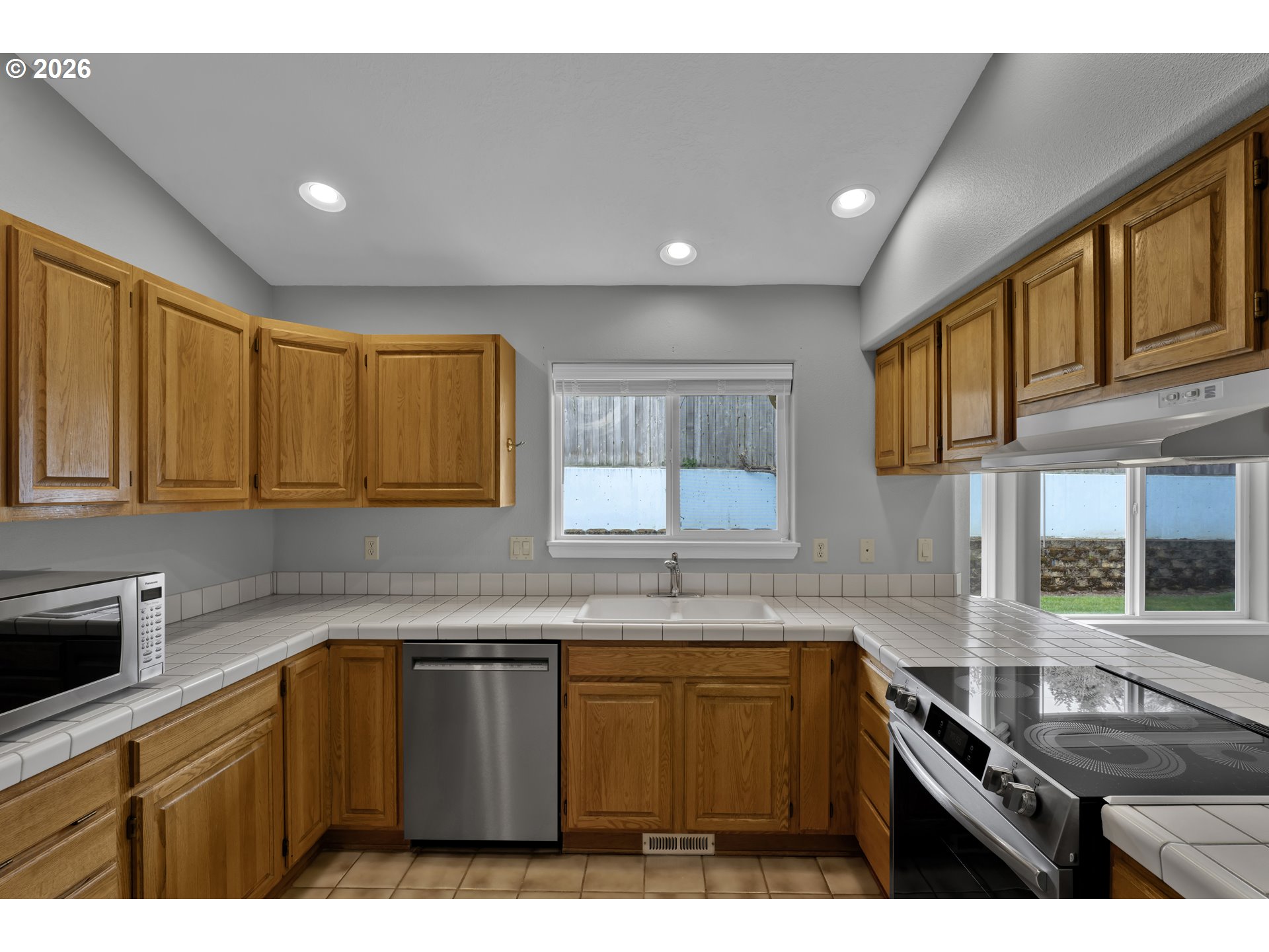 4159 Kurth Street South Salem, OR 97302 - Photo 13 of 37 a kitchen with granite countertop a sink stove and cabinets
