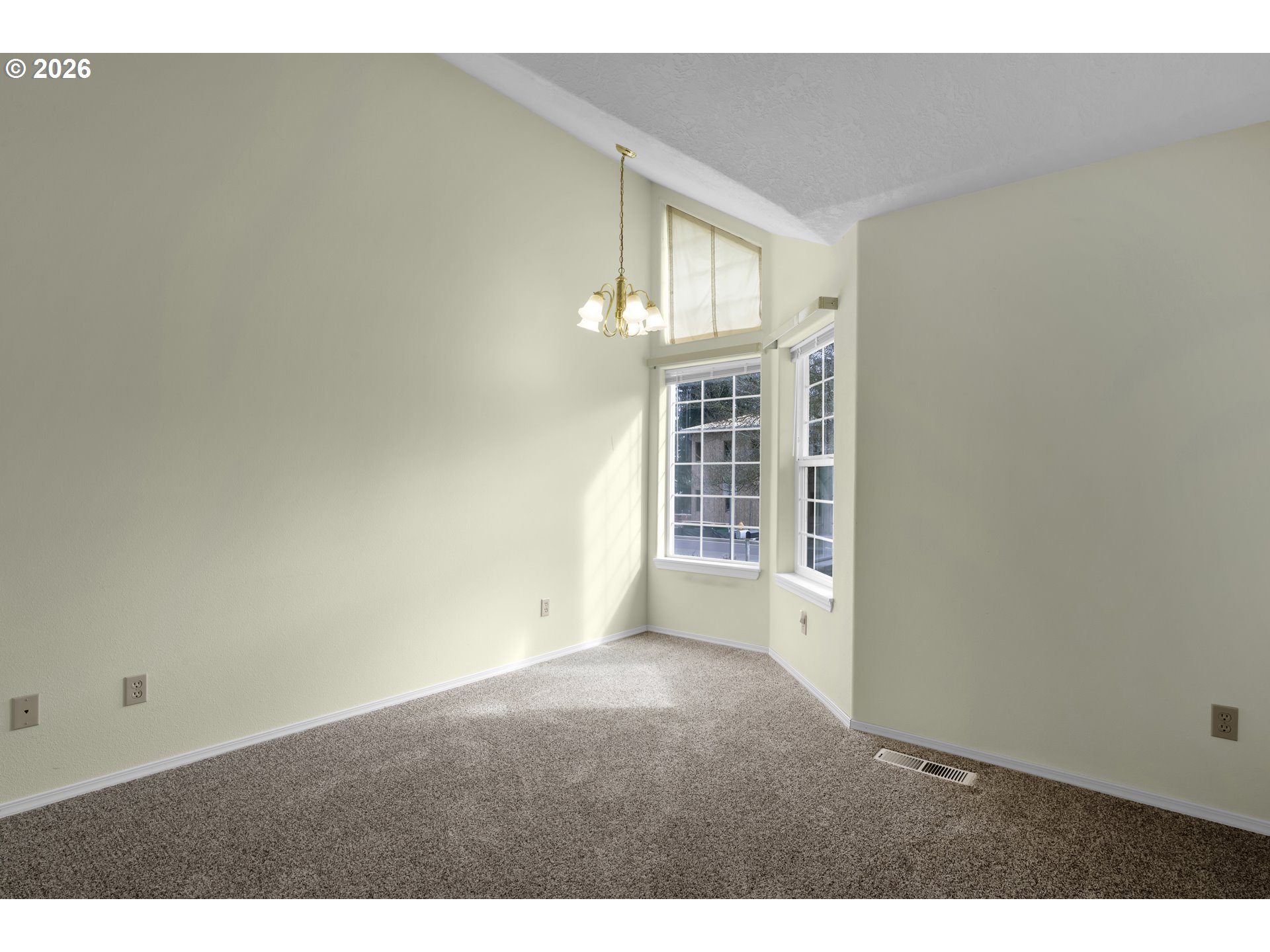 4159 Kurth Street South Salem, OR 97302 - Photo 27 of 37 a view of an empty room with a window