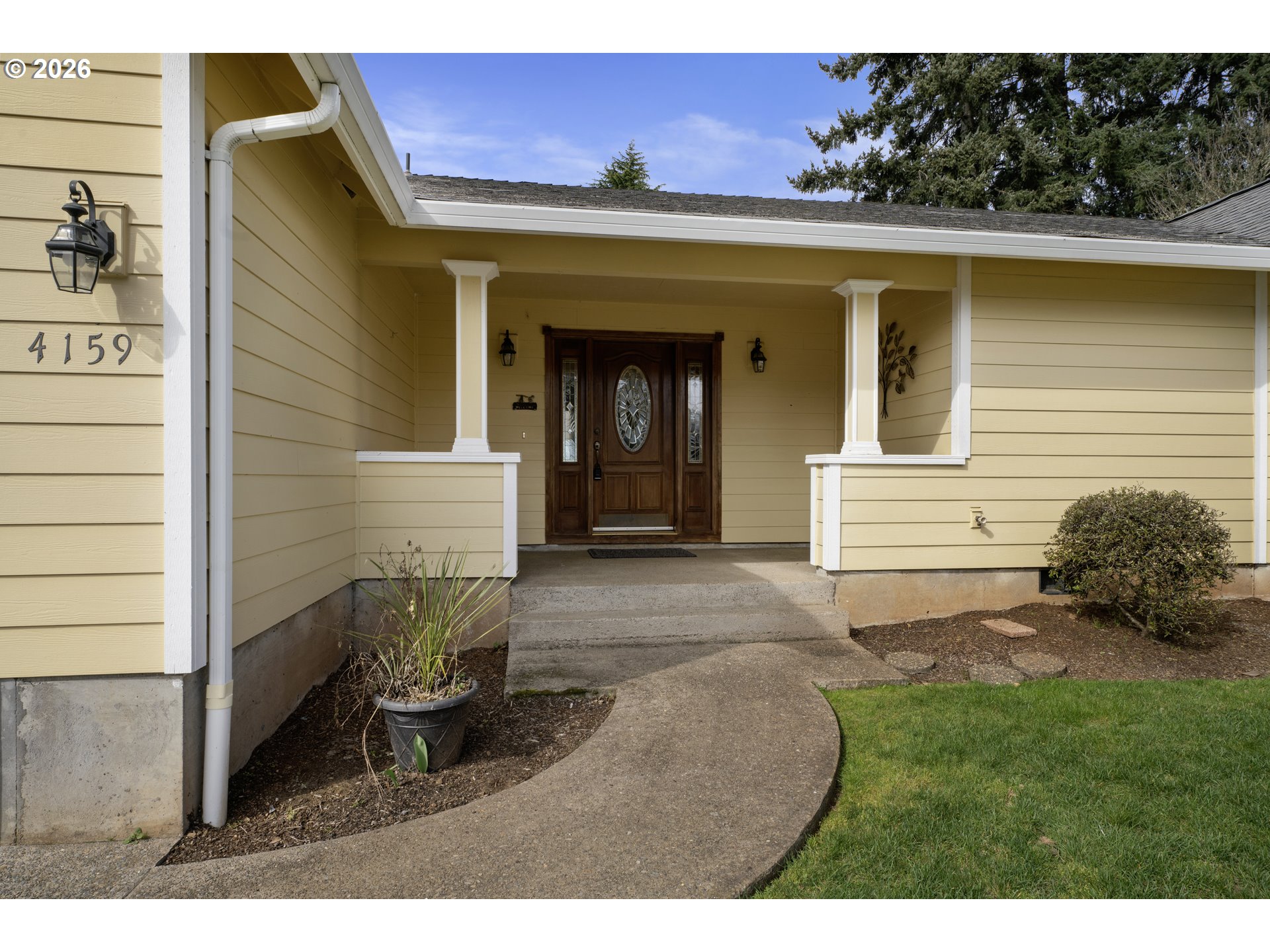 4159 Kurth Street South Salem, OR 97302 - Photo 3 of 37 a front view of a house with garden