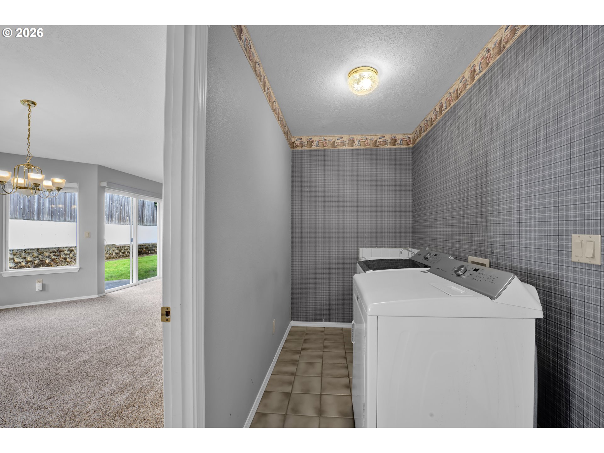 4159 Kurth Street South Salem, OR 97302 - Photo 31 of 37 a bathroom with a sink toilet and shower