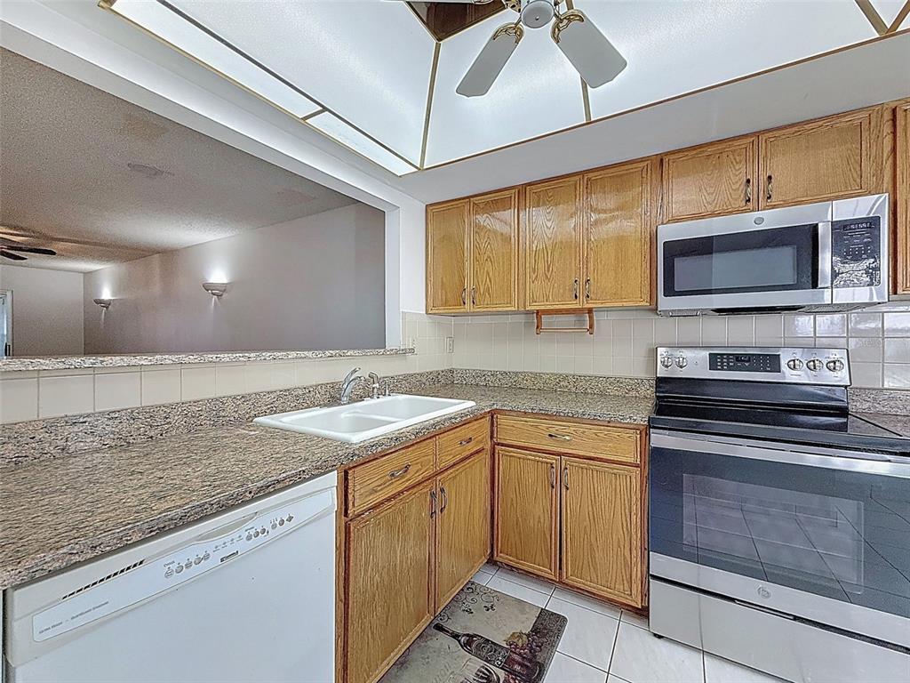 11403 Versailles Lane, Unit E Port Richey, FL 34668 - Photo 8 of 87