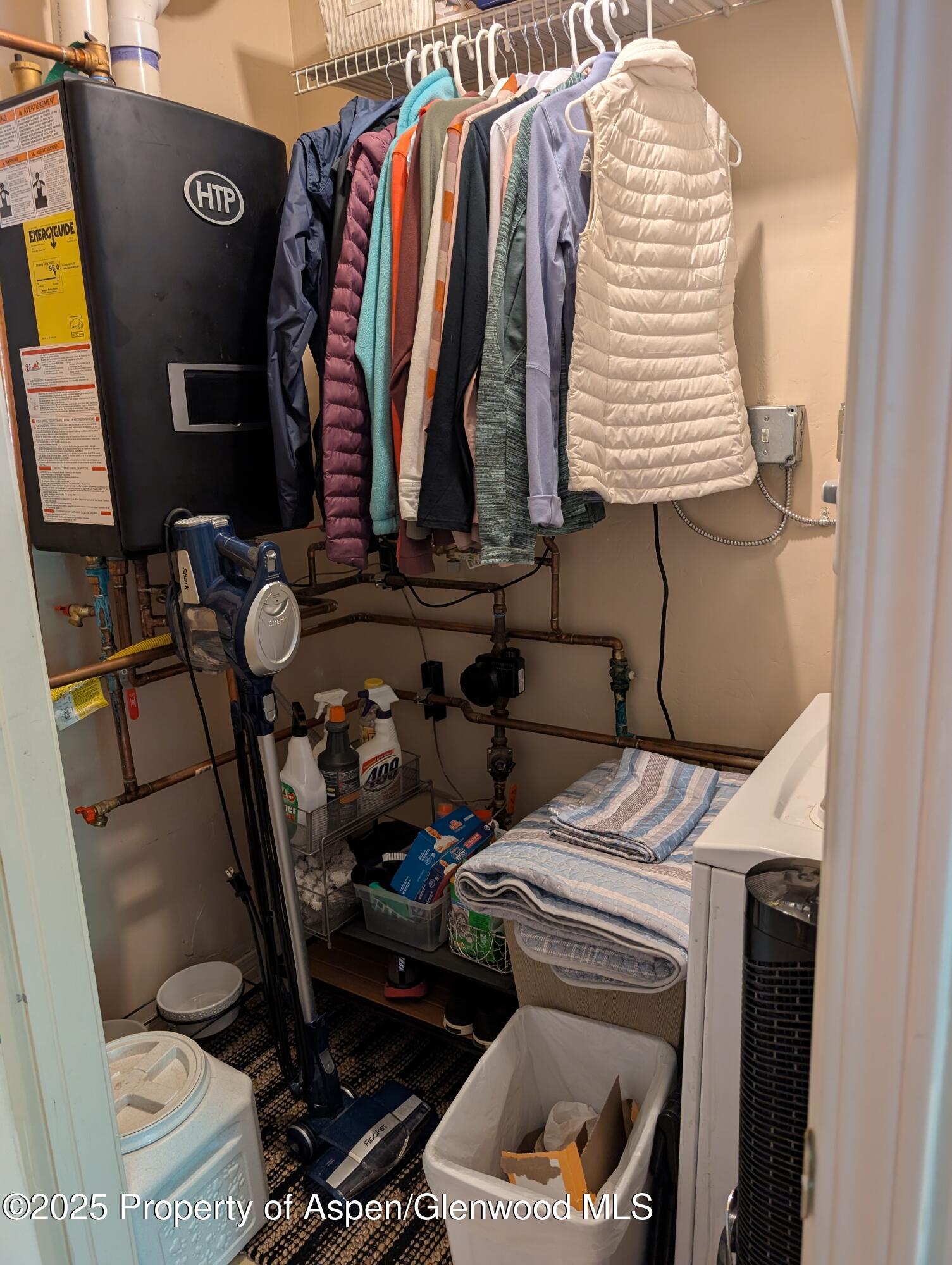 1400 East Valley Road, Unit 7 Basalt, CO 81621 - Photo 7 of 8 a utility room with dryer and washer