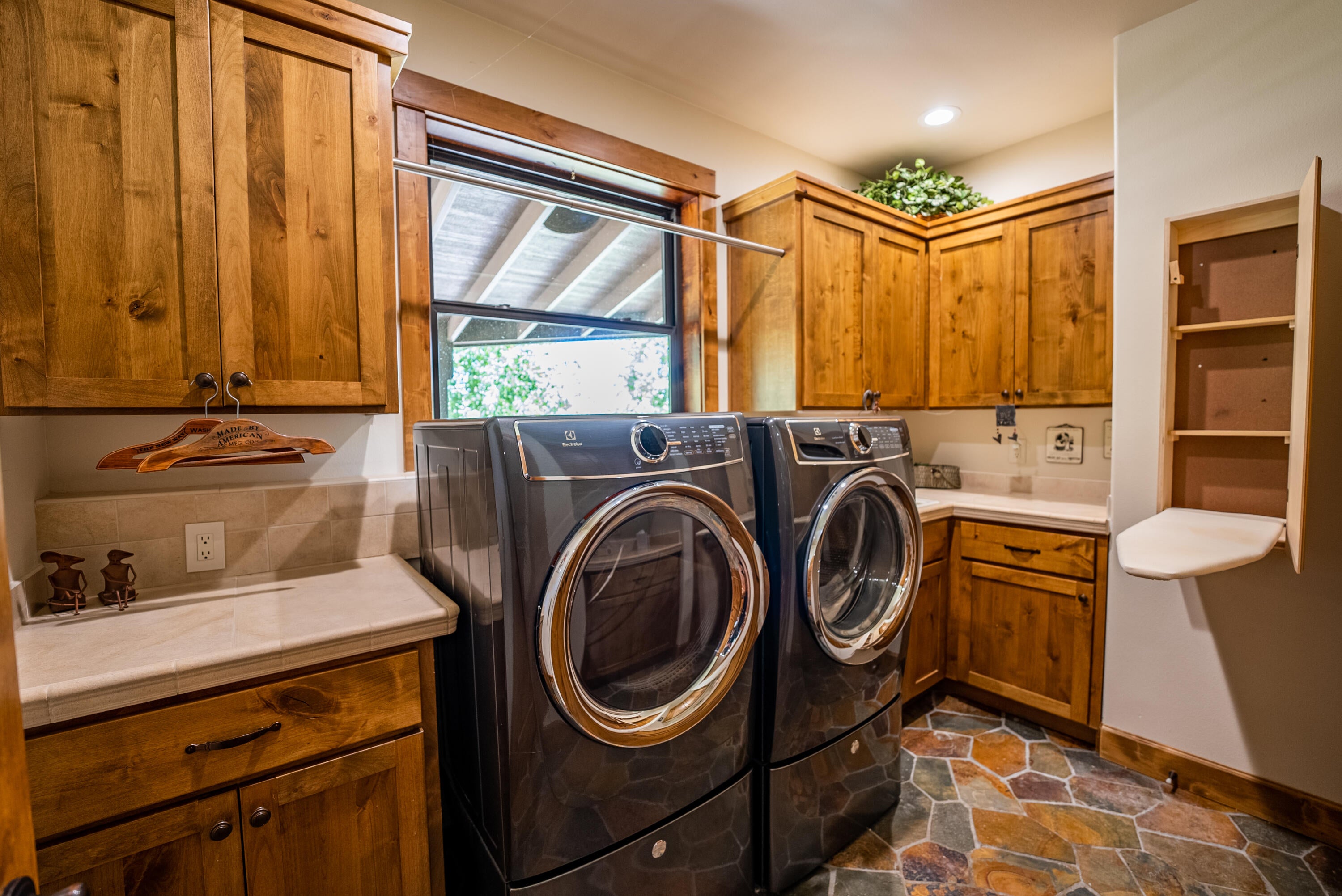 63545 Overtree Road Bend, OR 97701 - Photo 13 of 63 Electrolux washer and dryer included