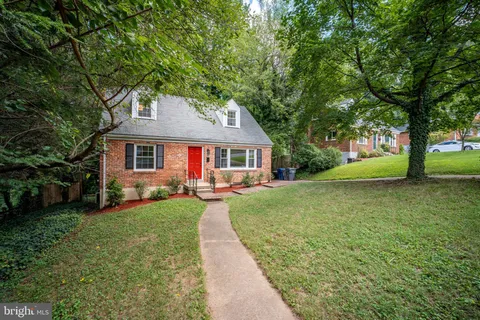 $845,000 | 6474 Oakwood Drive, Falls Church, VA 22041