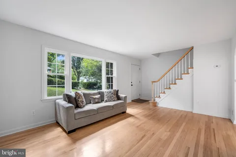 $845,000 | 6474 Oakwood Drive, Falls Church, VA 22041