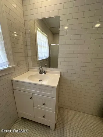 $2,300 | 244 North College Road, Lafayette, LA 70506