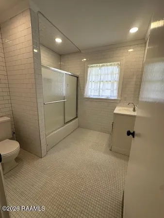$2,300 | 244 North College Road, Lafayette, LA 70506