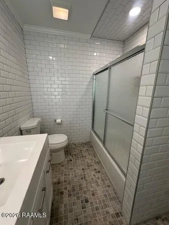 $2,300 | 244 North College Road, Lafayette, LA 70506