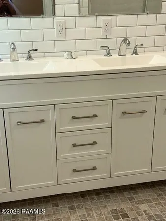 $2,300 | 244 North College Road, Lafayette, LA 70506