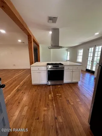 $2,300 | 244 North College Road, Lafayette, LA 70506