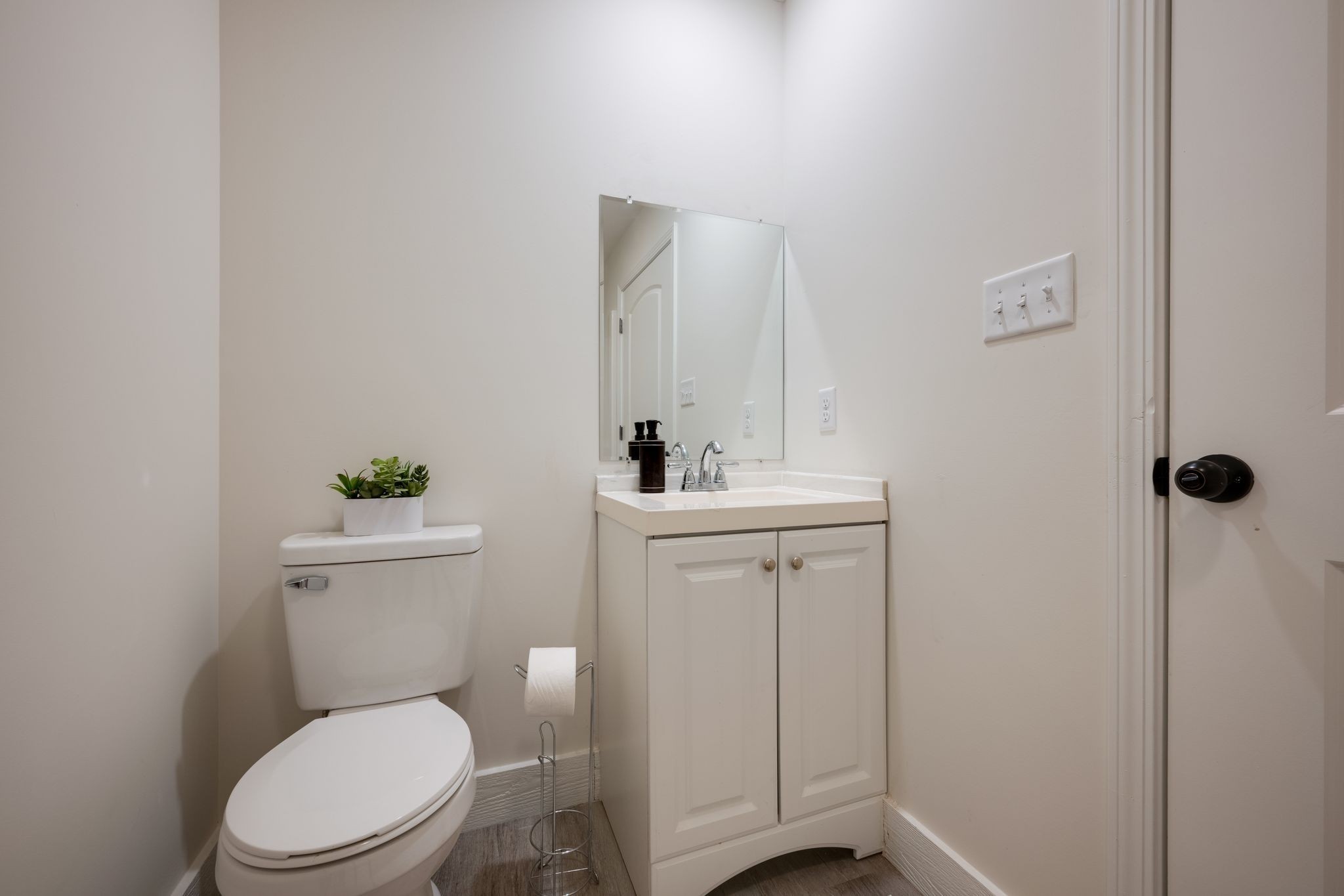 116 Fairground Drive Waverly, TN 37185 - Photo 22 of 30 a bathroom with a toilet a sink and mirror