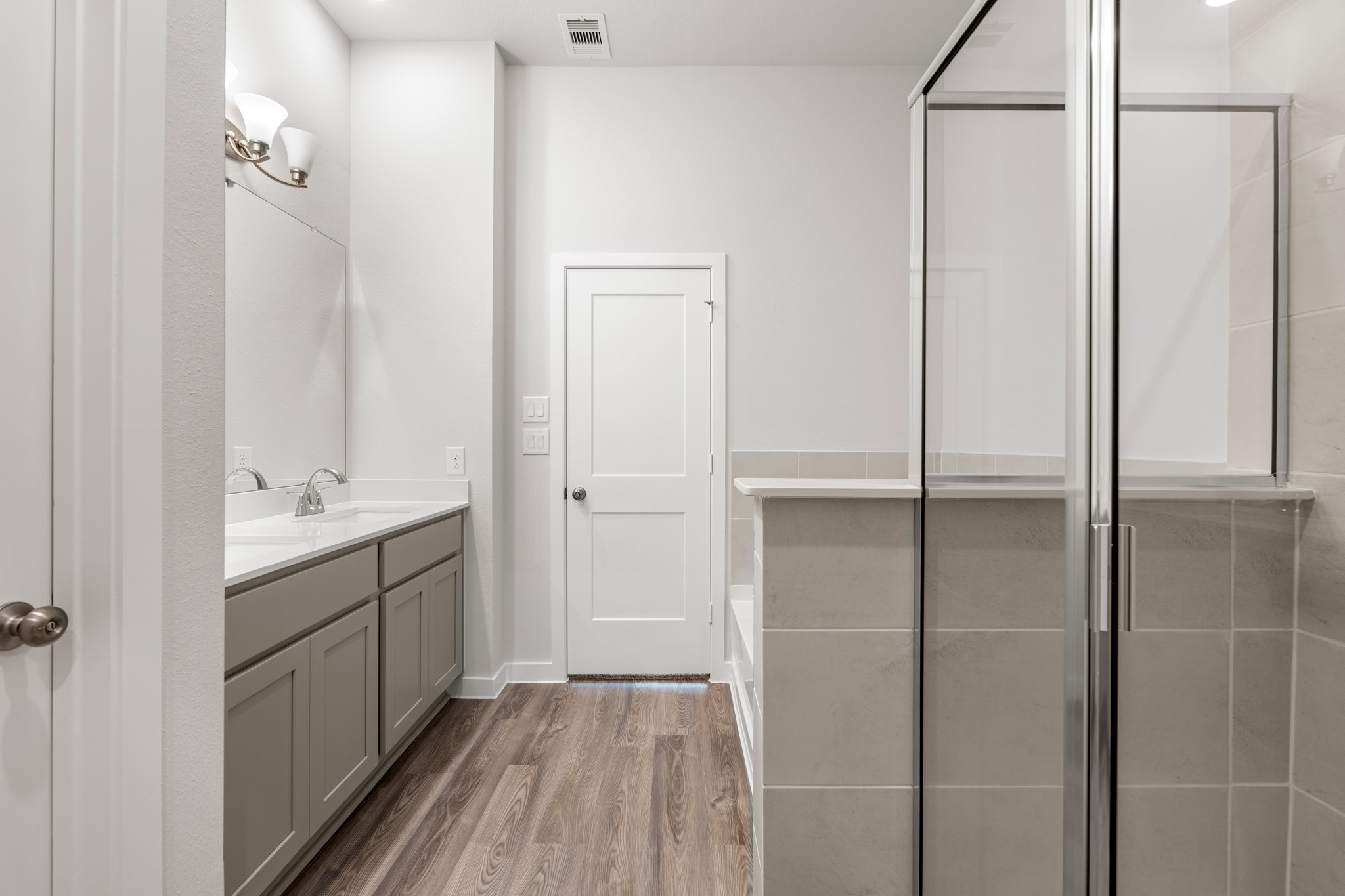 641 Pomegranate Lane La Marque, TX 77568 - Photo 11 of 22 a bathroom with a shower and a sink
