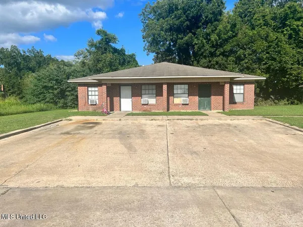 $660,000 | 412 East Hays Street, Hollandale, MS 38748
