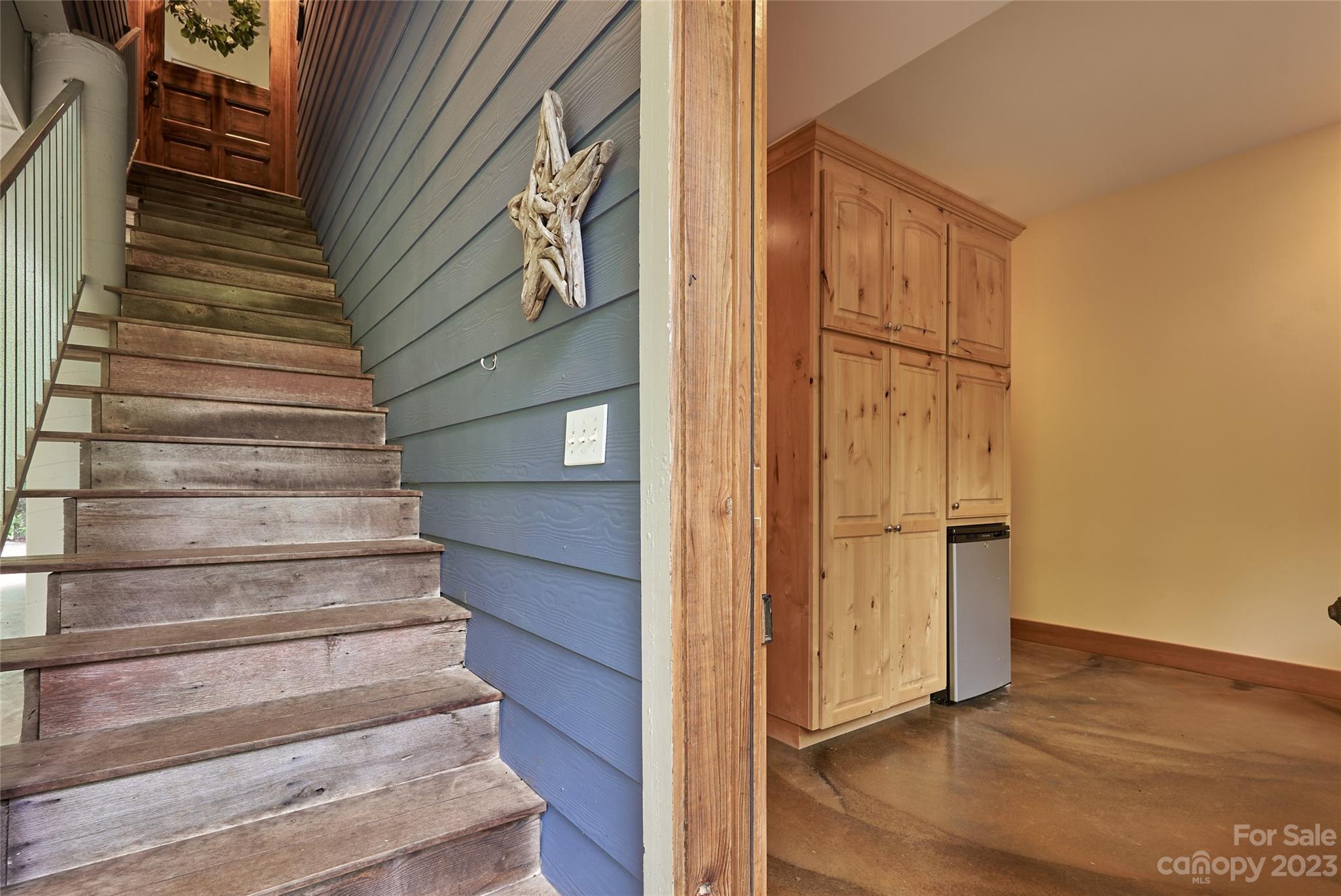 204 Hooker Road Tryon, NC 28782 - Photo 13 of 34 a view of entryway