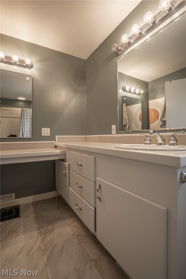 3841 Faversham Road Cleveland, OH 44118 - Photo 20 of 24 Gallery Image 20