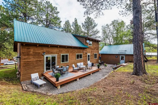 a view of a pathway with a yard