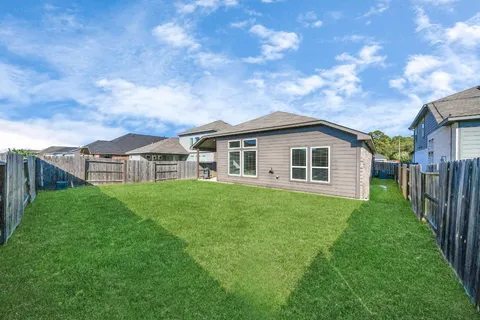 a view of a house with backyard and garden