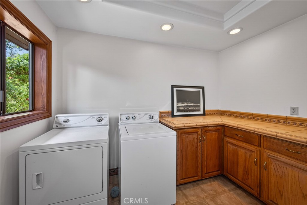 707 Wabash Avenue Redlands, CA 92374 - Photo 25 of 50 a utility room with dryer and washer
