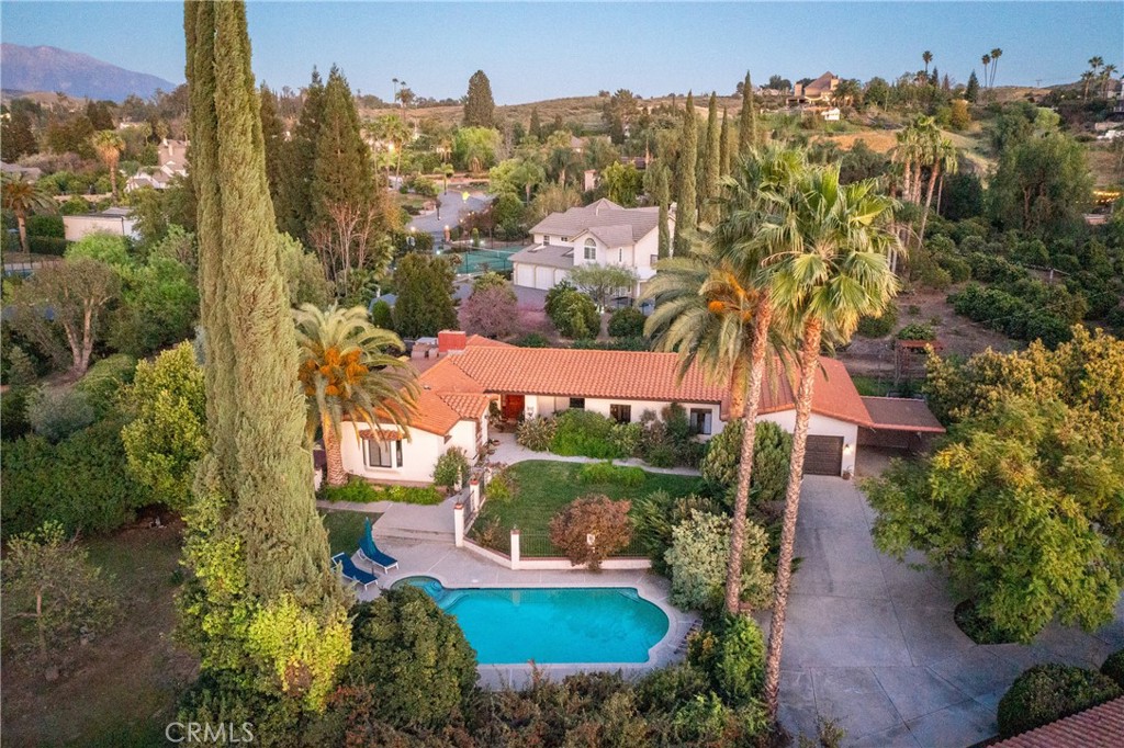 707 Wabash Avenue Redlands, CA 92374 - Photo 33 of 50 an aerial view of multiple house