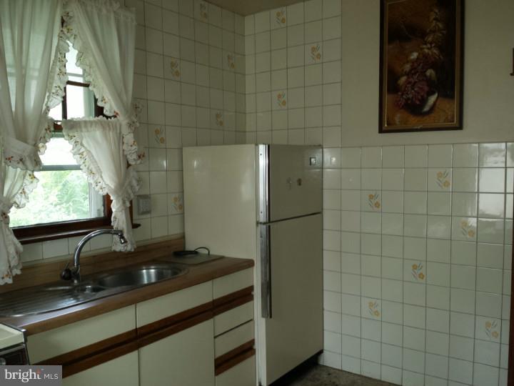 63 Reed Avenue Hamilton, NJ 08610 - Photo 4 of 25 Kitchen