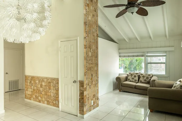 $2,900 | 205 Coral Road, Unit 3, Boynton Beach, FL 33435