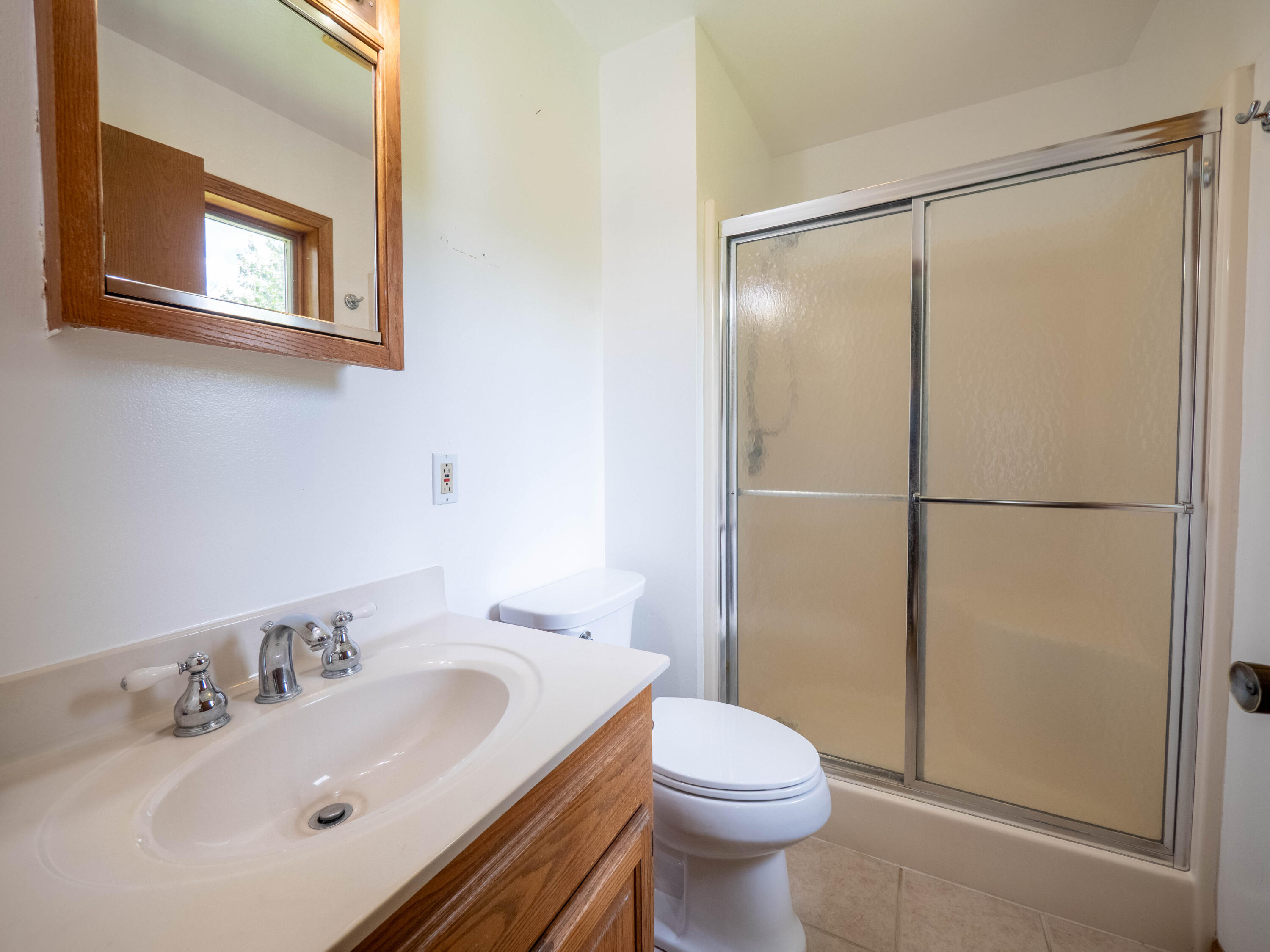 N6185 Country View Lane Concord, WI 53178 - Photo 23 of 28 Primary Bathroom