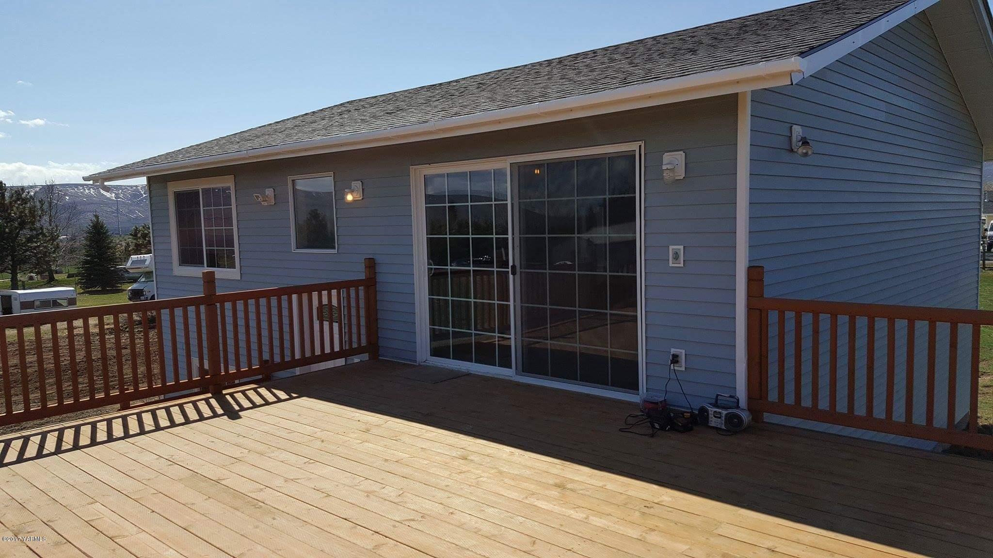 135 Slavin Heights Road Yakima, WA 98903 - Photo 2 of 25 a balcony view with a wooden floor