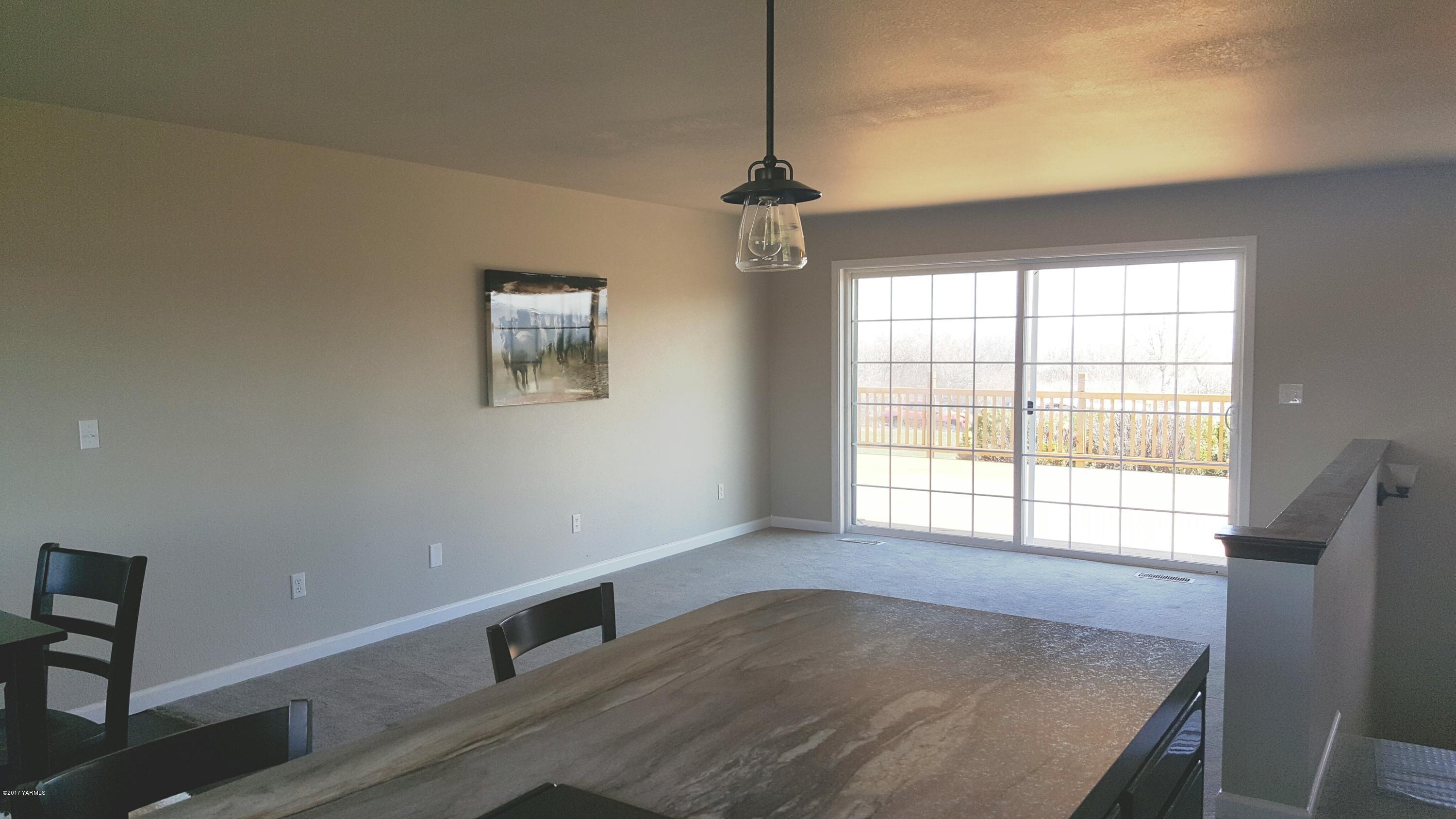 135 Slavin Heights Road Yakima, WA 98903 - Photo 18 of 25 a view of an empty room with a window