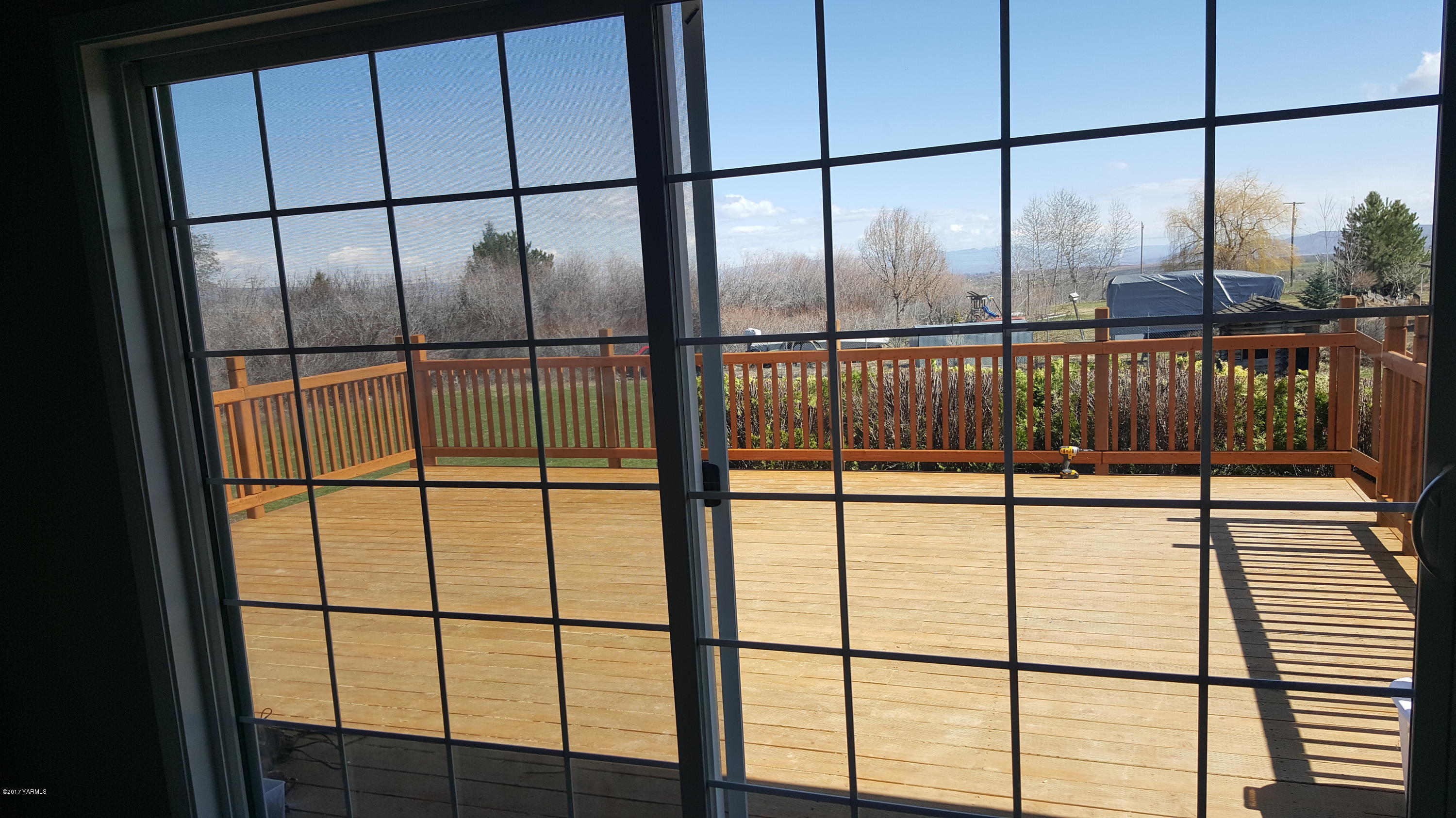 135 Slavin Heights Road Yakima, WA 98903 - Photo 19 of 25 a view of a iron gate