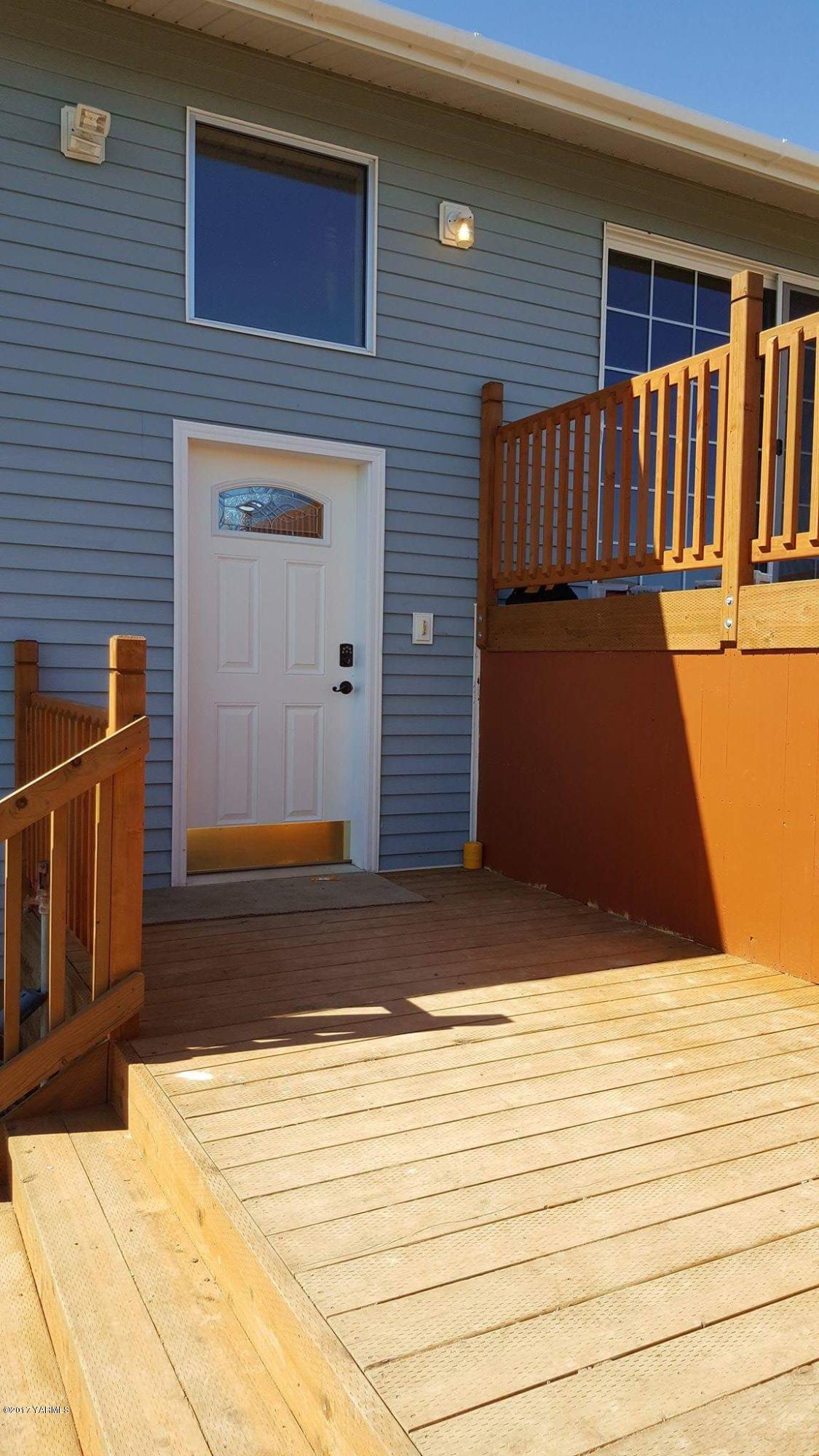 135 Slavin Heights Road Yakima, WA 98903 - Photo 6 of 25 a view of balcony and wooden floor