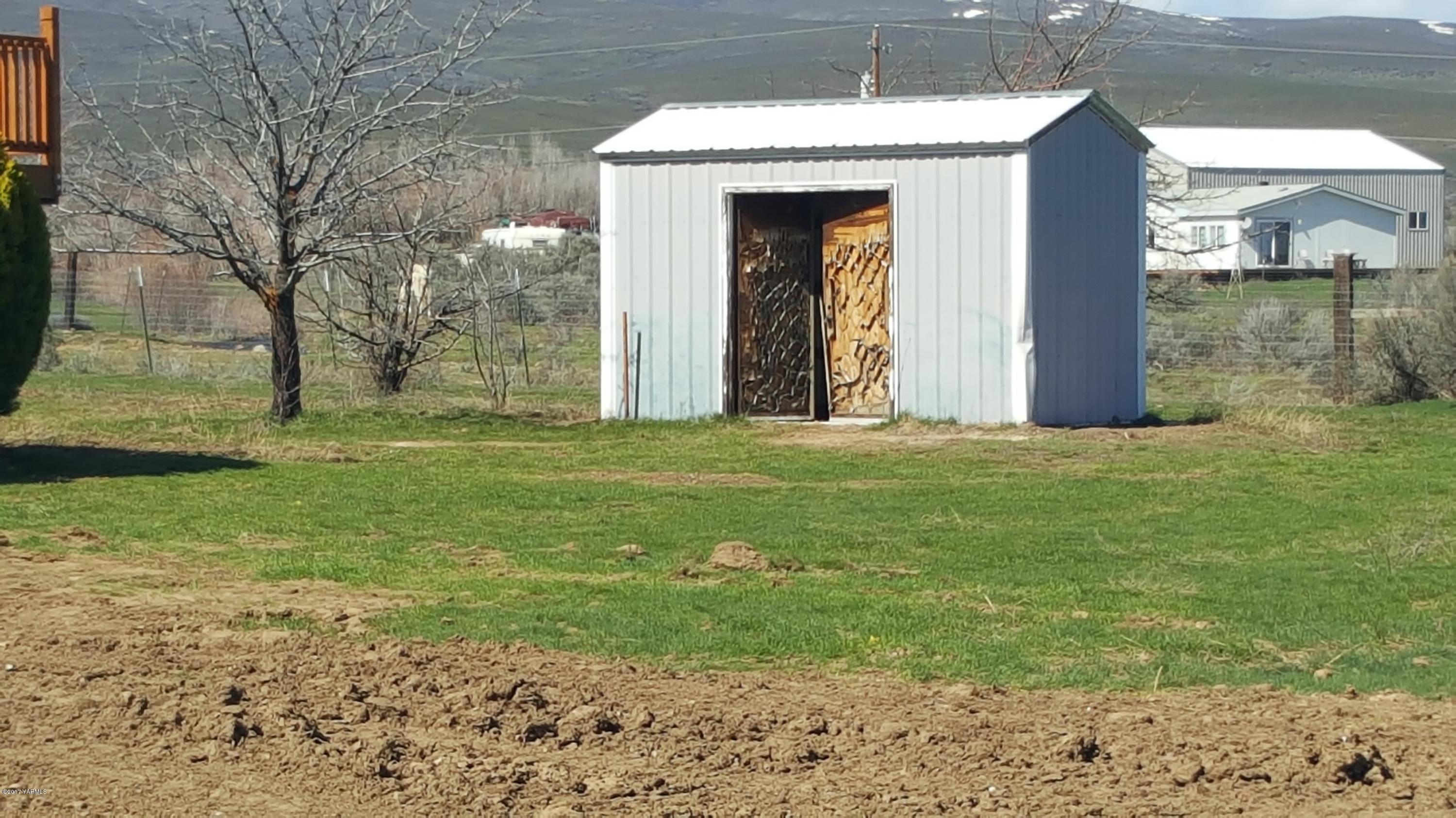135 Slavin Heights Road Yakima, WA 98903 - Photo 10 of 25 a view of a house with a yard