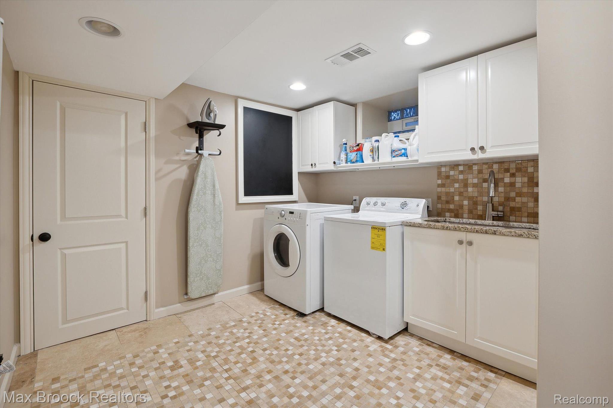 269 Moran Road Grosse Pointe, MI 48236 - Photo 50 of 58