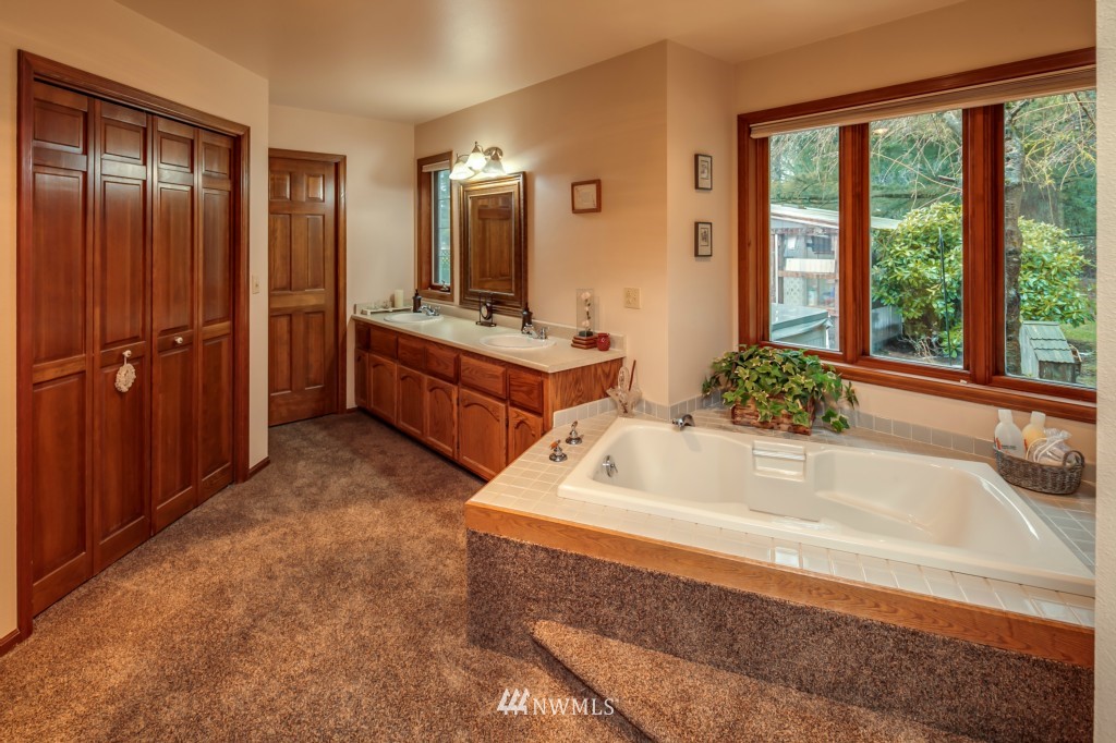 8131 North Telegraph Road Everson, WA 98247 - Photo 14 of 24 a spacious bathroom with a tub sink and mirror