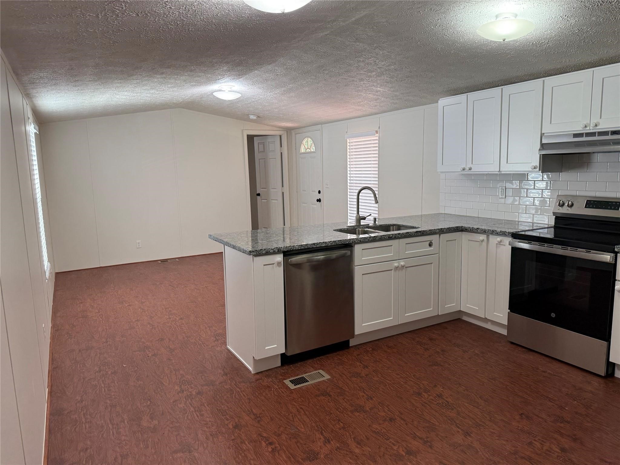 4429 16th Street Bacliff, TX 77518 - Photo 7 of 14