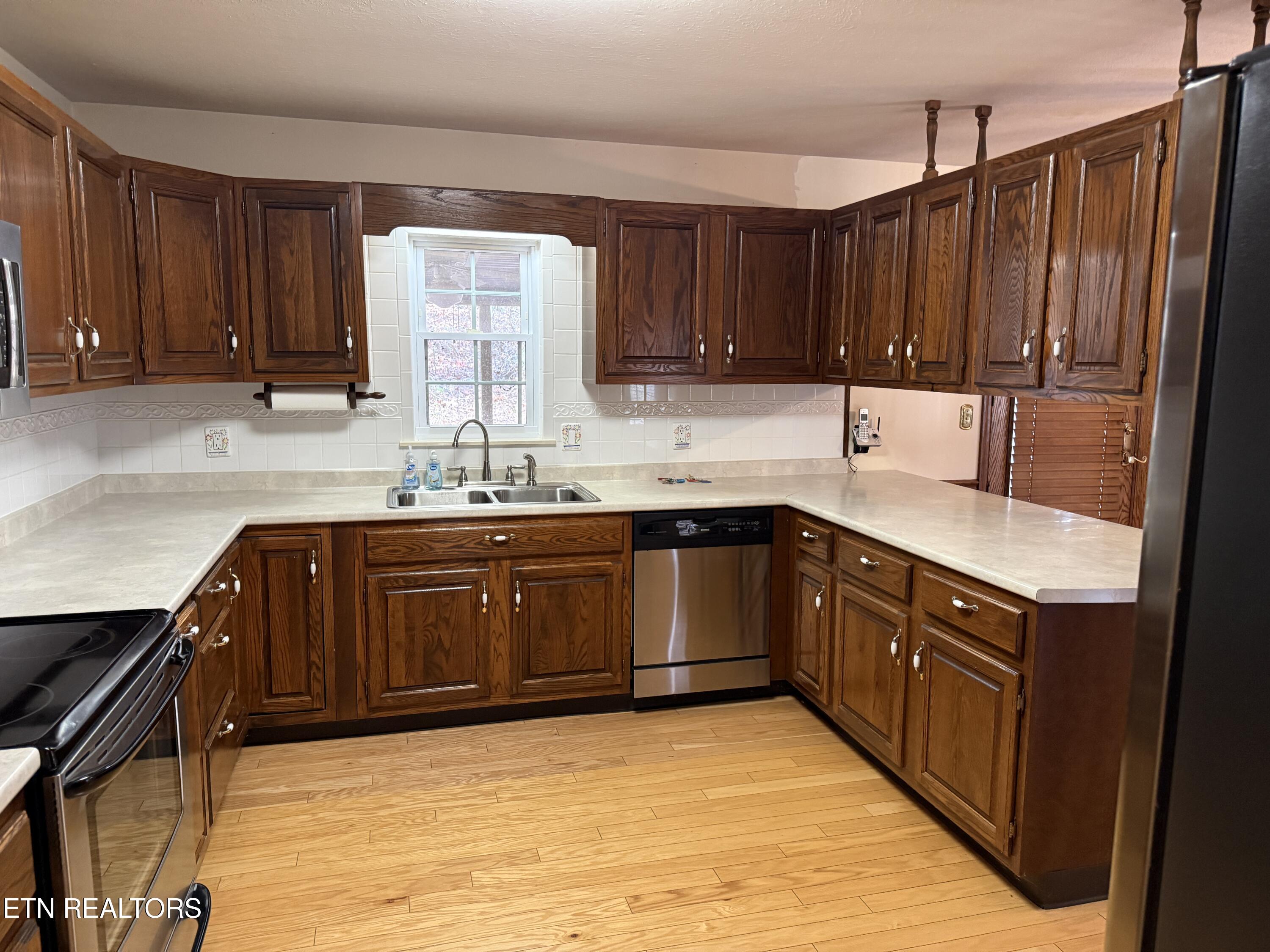 157 Ivanhoe Road Clinton, TN 37716 - Photo 16 of 46 4_18