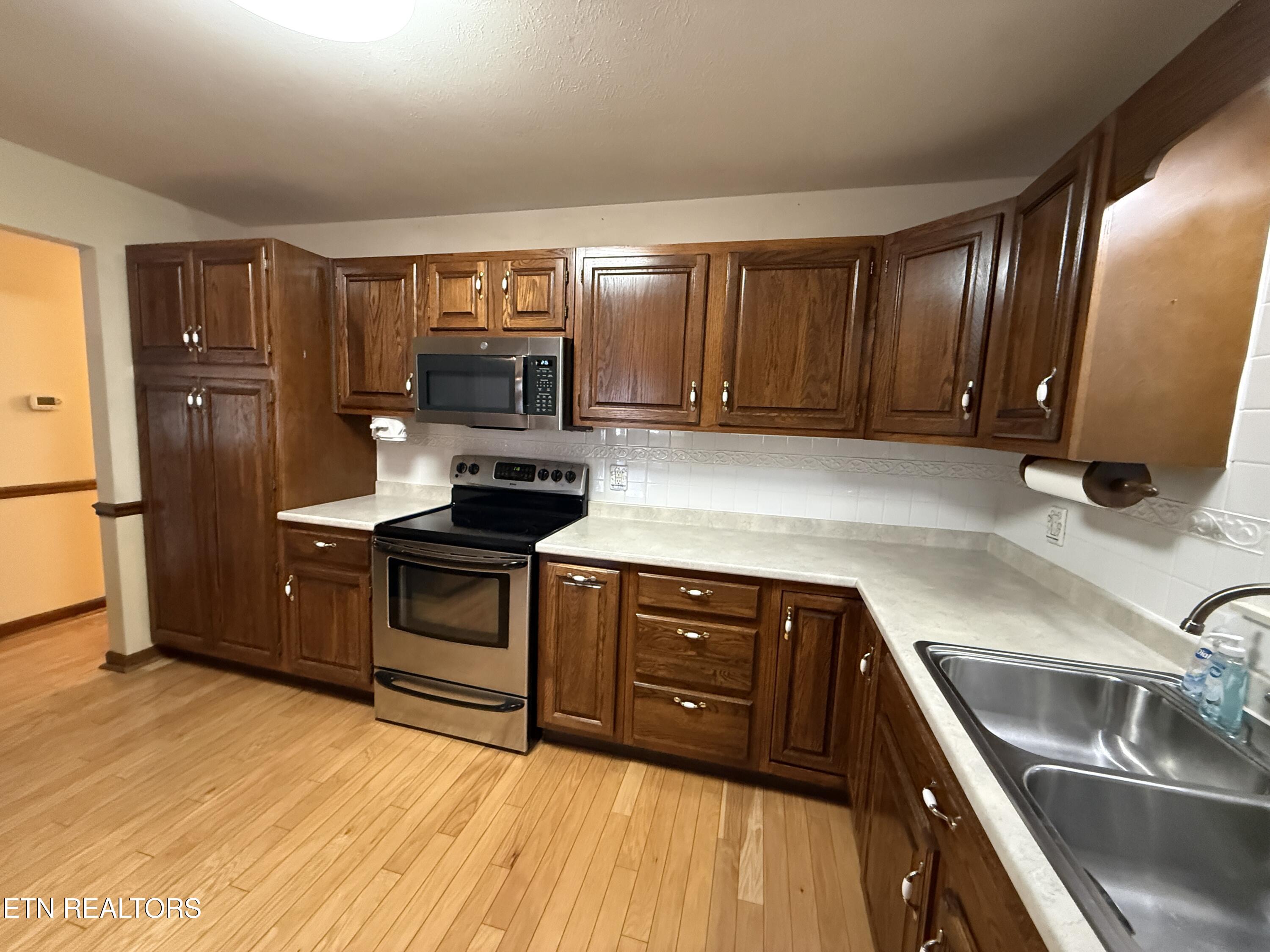 157 Ivanhoe Road Clinton, TN 37716 - Photo 17 of 46 4_19