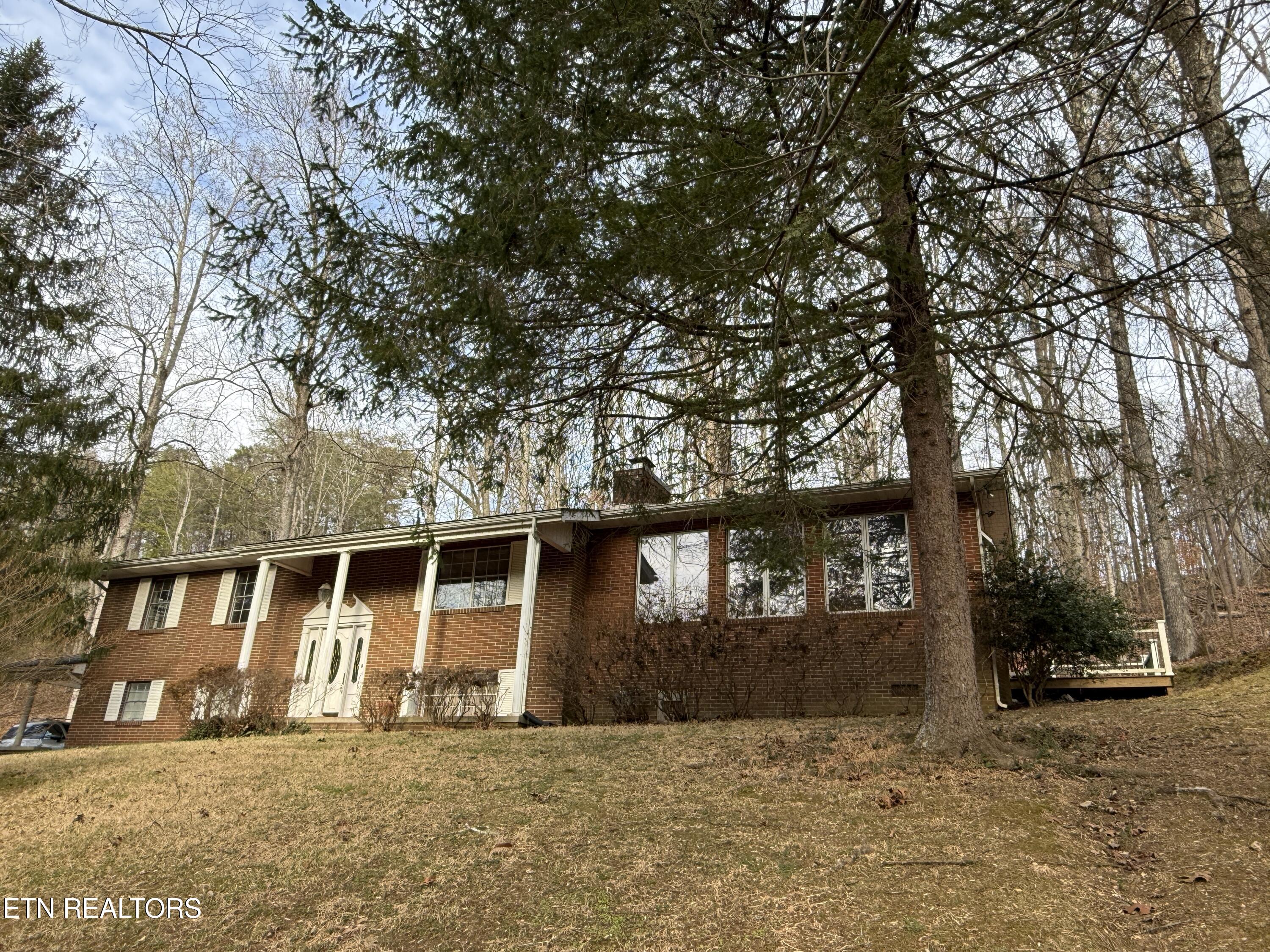 157 Ivanhoe Road Clinton, TN 37716 - Photo 2 of 46 4_4