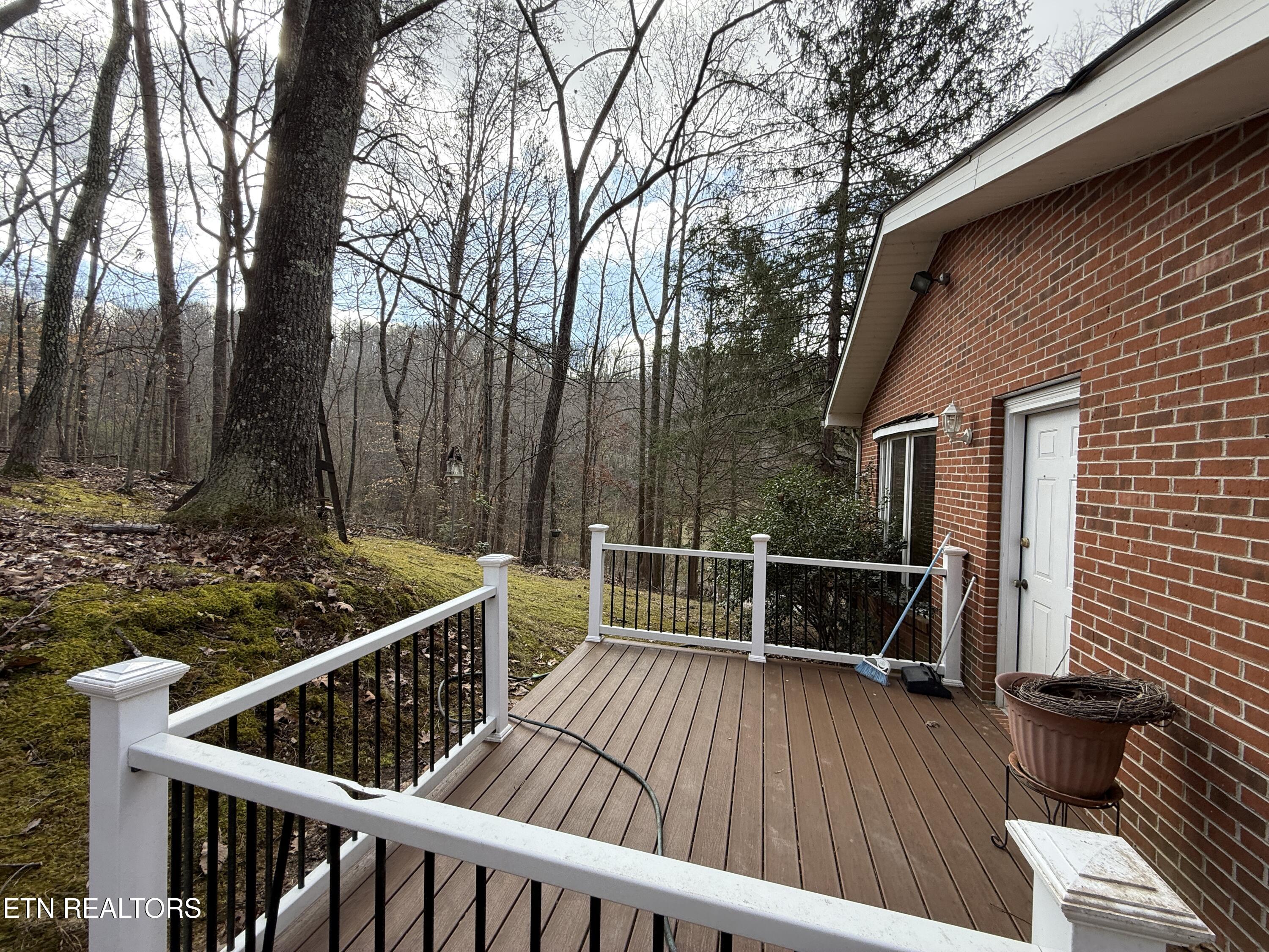 157 Ivanhoe Road Clinton, TN 37716 - Photo 7 of 46 4_9